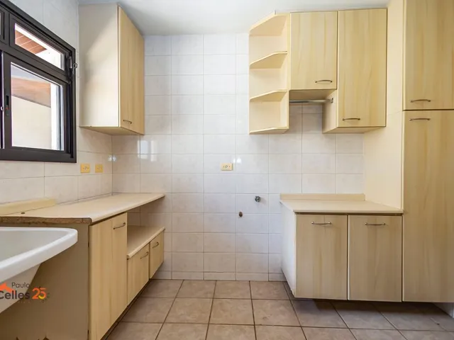 Casa com 480m² 3 quartos e 2 banheiros, à venda, no bairro Vista Alegre em Curitiba