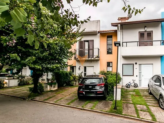 Casa 3 quartos e 2 banheiros, à venda, no bairro Granja Viana em Cotia