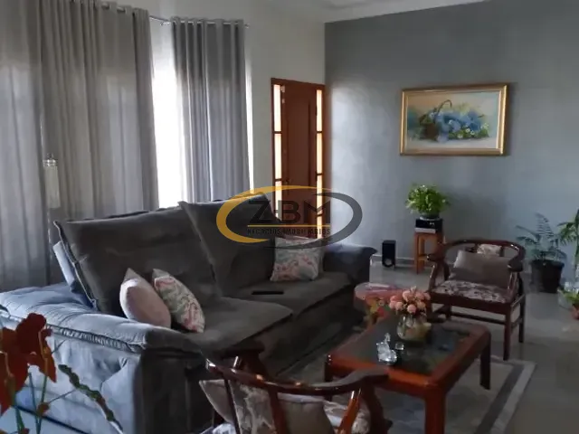 Casa com 342m², à venda, no bairro San Remo em Londrina