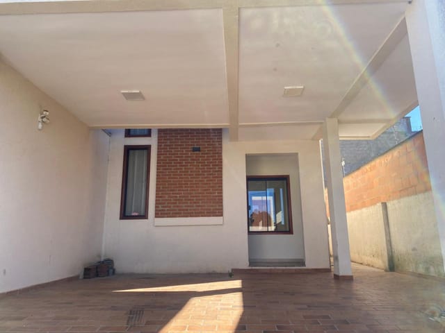 Casa 3 quartos e 2 banheiros, para alugar, no bairro Jardim dos Manacás em Poços de Caldas