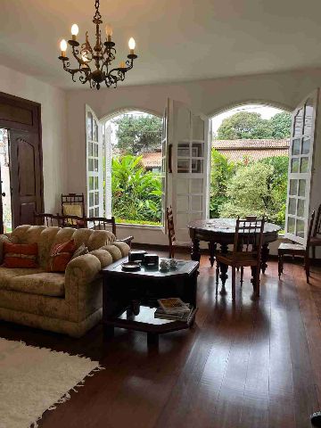 Casa com 546m² 5 quartos e 4 banheiros, à venda ou para alugar, no bairro Centro em Campos dos Goytacazes