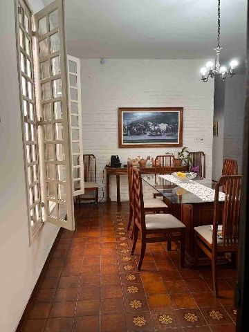 Casa com 546m² 5 quartos e 4 banheiros, à venda ou para alugar, no bairro Centro em Campos dos Goytacazes