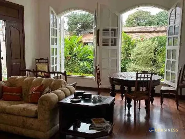 Casa com 546m² 5 quartos e 4 banheiros, à venda ou para alugar, no bairro Centro em Campos dos Goytacazes