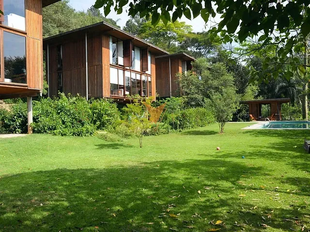 Casa 4 quartos e 4 banheiros, à venda ou para alugar, no bairro Chácara do Refúgio em Carapicuíba