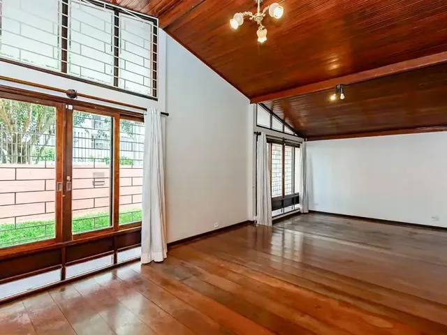 Casa 4 quartos e 5 banheiros, à venda, no bairro Vila Izabel em Curitiba
