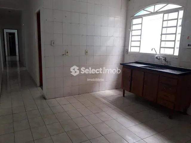 Casa com 200m² 3 quartos e 1 banheiro, para alugar, no bairro Jardim Estrela em Mauá