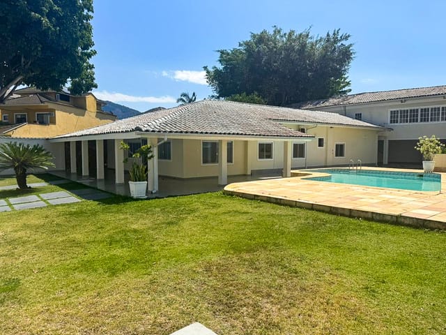 Casa 3 quartos e 5 banheiros, à venda ou para alugar, no bairro Barra da Tijuca em Rio de Janeiro