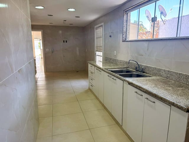 Casa 3 quartos e 5 banheiros, à venda ou para alugar, no bairro Barra da Tijuca em Rio de Janeiro