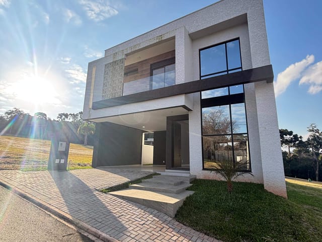 Casa com 210m² 3 quartos e 4 banheiros, à venda, no bairro Contorno em Ponta Grossa