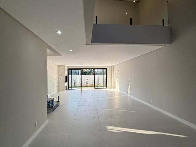 Casa com 210m² 3 quartos e 4 banheiros, à venda, no bairro Contorno em Ponta Grossa