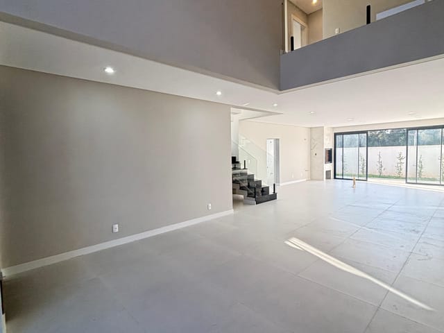Casa com 210m² 3 quartos e 4 banheiros, à venda, no bairro Contorno em Ponta Grossa