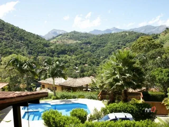 Casa com 500m², à venda, no bairro Itaipava em Petrópolis
