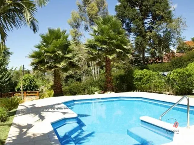 Casa com 500m², à venda, no bairro Itaipava em Petrópolis