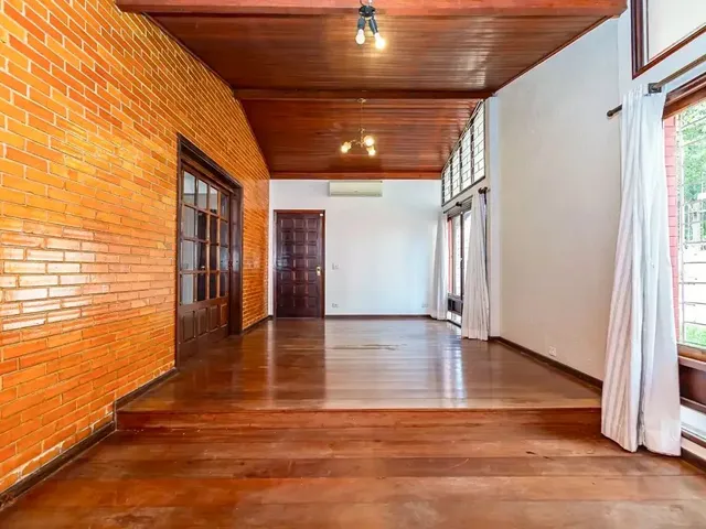 Casa 4 quartos e 5 banheiros, para alugar, no bairro Vila Izabel em Curitiba