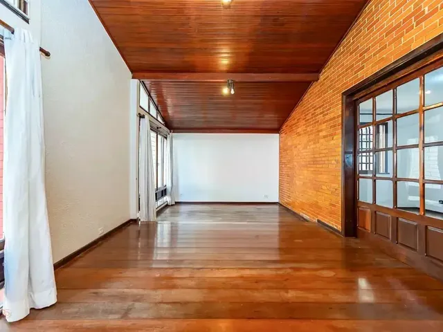Casa 4 quartos e 5 banheiros, para alugar, no bairro Vila Izabel em Curitiba
