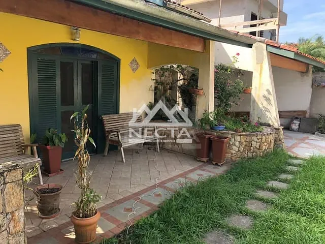 Casa com 400m² 4 quartos e 4 banheiros, à venda, no bairro Massaguaçu em Caraguatatuba