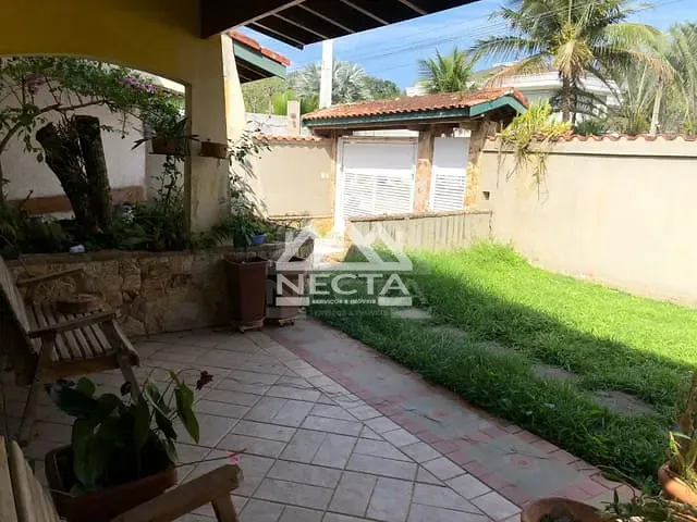 Casa com 400m² 4 quartos e 4 banheiros, à venda, no bairro Massaguaçu em Caraguatatuba