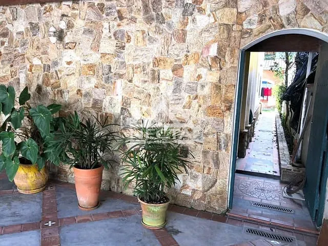 Casa com 400m² 4 quartos e 4 banheiros, à venda, no bairro Massaguaçu em Caraguatatuba