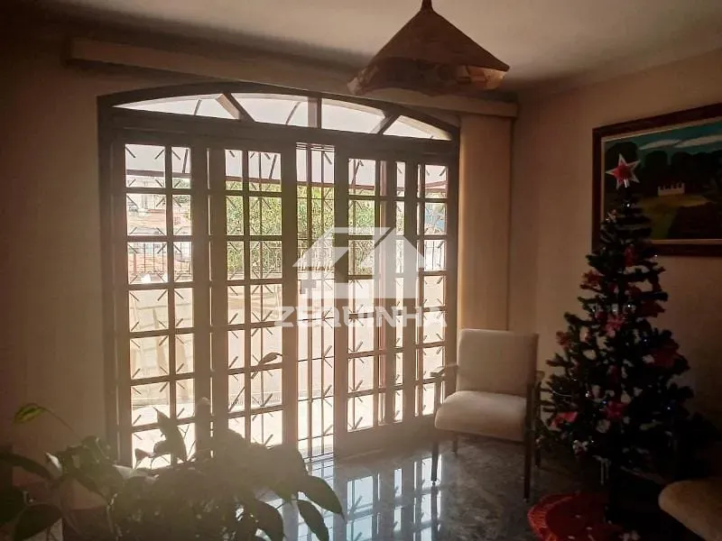 Casa, 3 quartos, 196 m² - Foto 1