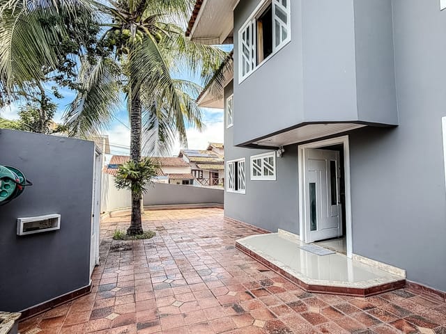 Casa 4 quartos e 2 banheiros, à venda, no bairro Riviera Fluminense em Macaé