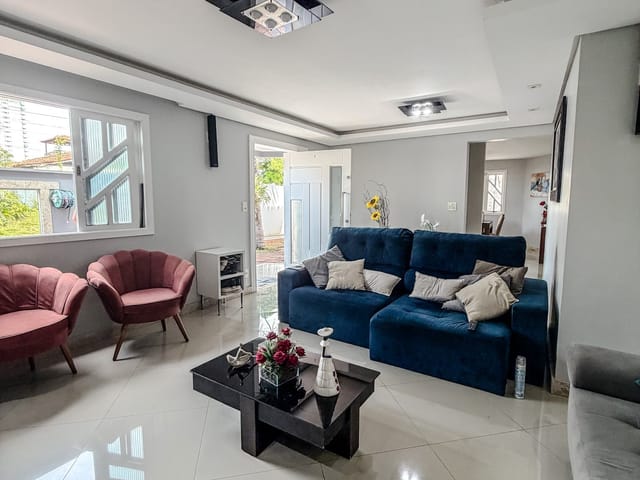 Casa 4 quartos e 2 banheiros, à venda, no bairro Riviera Fluminense em Macaé