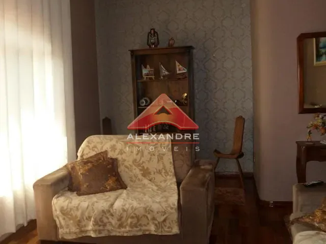 Casa com 480m² 3 quartos e 1 banheiro, à venda, no bairro Vila Industrial em São José dos Campos