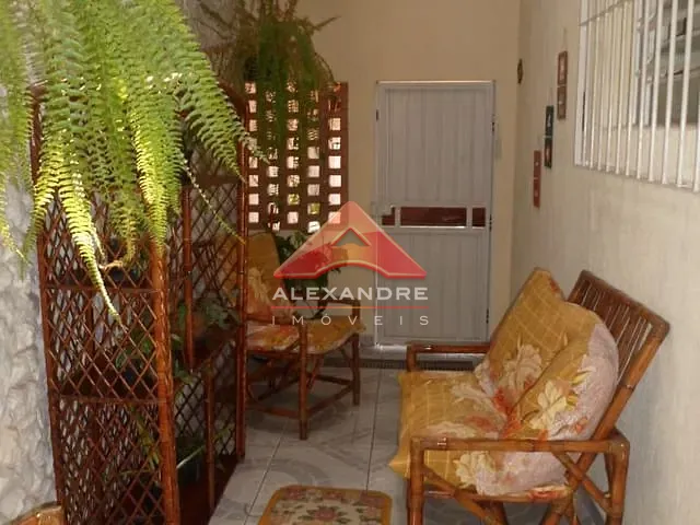 Casa com 480m² 3 quartos e 1 banheiro, à venda, no bairro Vila Industrial em São José dos Campos