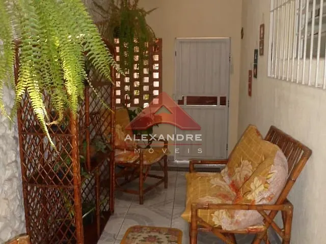 Casa com 480m² 3 quartos e 1 banheiro, à venda, no bairro Vila Industrial em São José dos Campos
