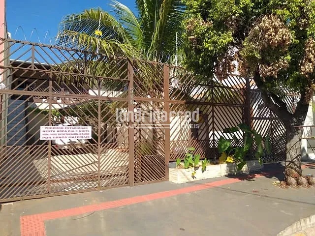 Casa 3 quartos e 5 banheiros, à venda, no bairro Santa Mônica em Londrina