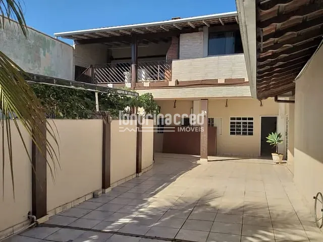 Casa 3 quartos e 5 banheiros, à venda, no bairro Santa Mônica em Londrina