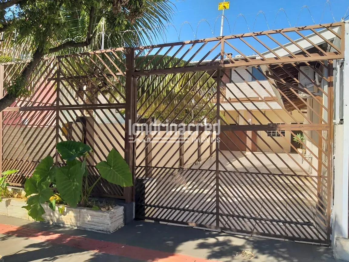 Casa, 3 quartos, 255 m² - Foto 1