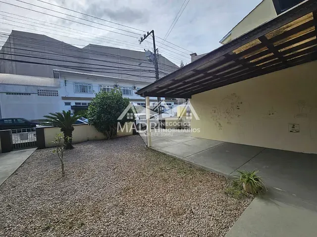 Casa com 360m² 3 quartos e 1 banheiro, à venda, no bairro Kobrasol em São José