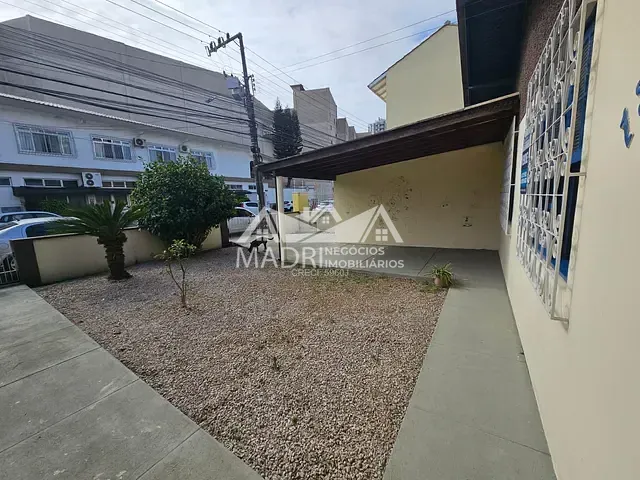 Casa com 360m² 3 quartos e 1 banheiro, à venda, no bairro Kobrasol em São José
