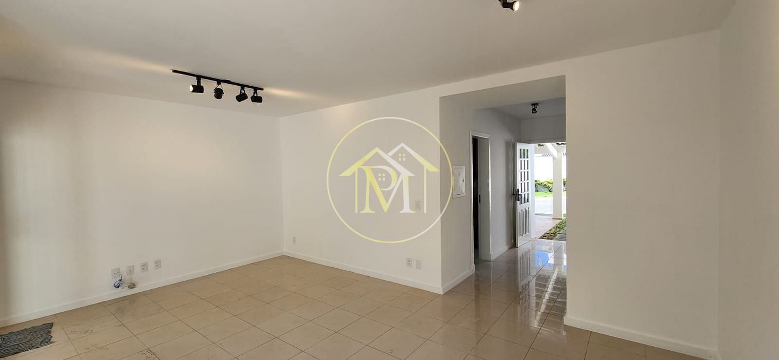 Casa à venda com 5 quartos, 156m² - Foto 4