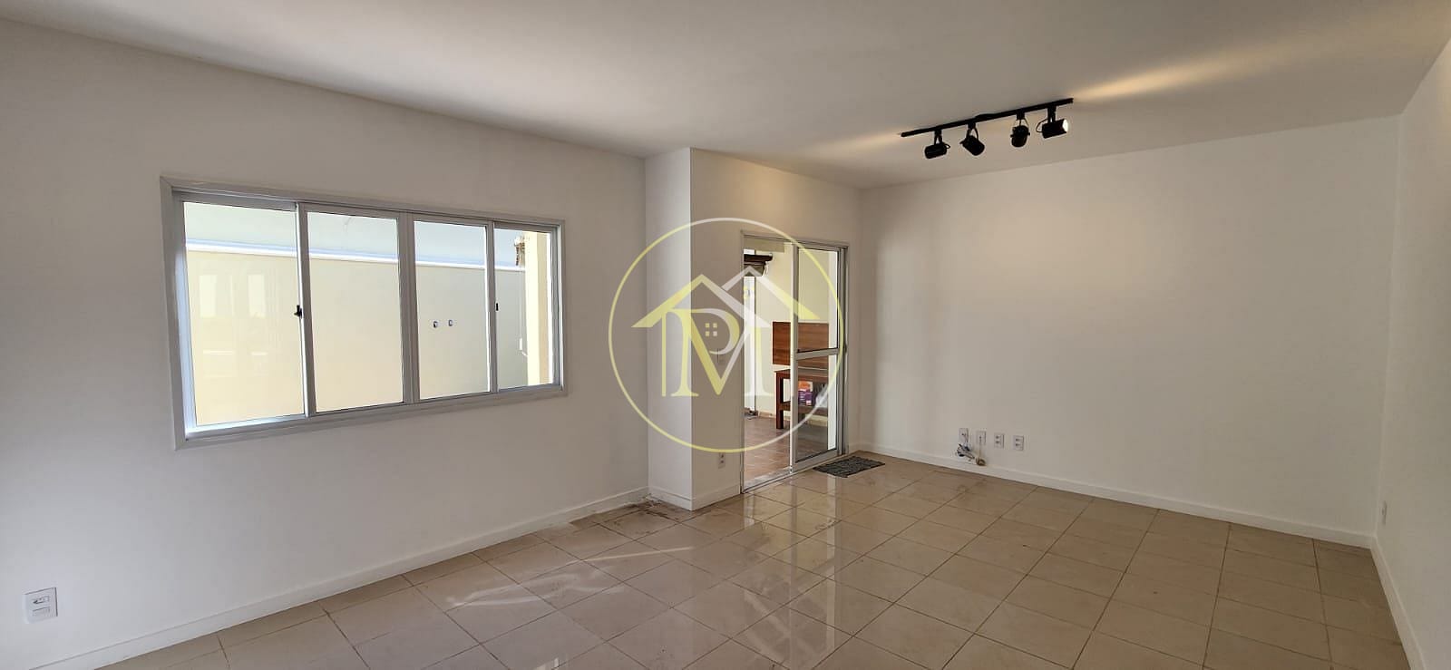 Casa à venda com 5 quartos, 156m² - Foto 2