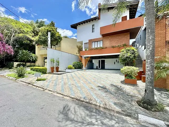 Casa 4 quartos e 5 banheiros, à venda, no bairro São Paulo II em Cotia