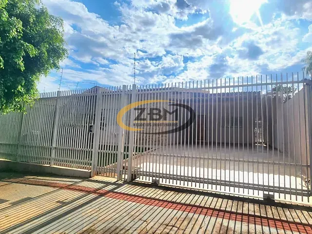 Casa com 441m² 4 quartos e 5 banheiros, à venda ou para alugar, no bairro Santos Dumont em Londrina