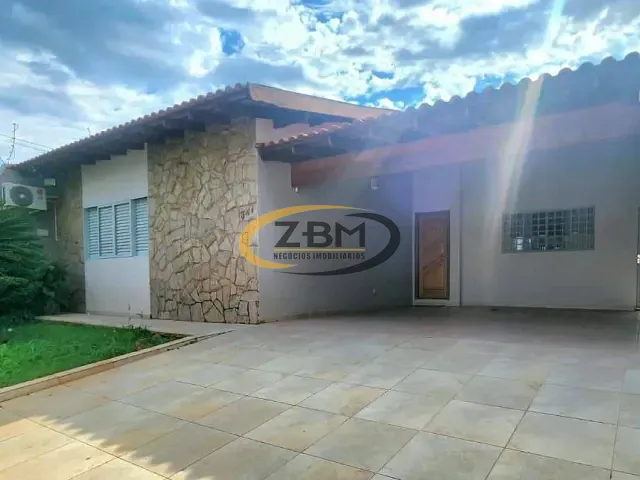 Casa com 441m² 4 quartos e 5 banheiros, à venda ou para alugar, no bairro Santos Dumont em Londrina