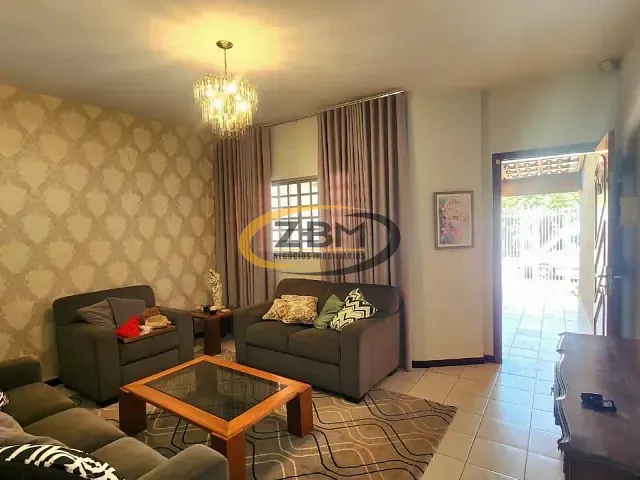 Casa com 441m² 4 quartos e 5 banheiros, à venda ou para alugar, no bairro Santos Dumont em Londrina