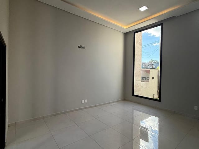 Casa com 200m² 3 quartos e 2 banheiros, à venda, no bairro Cará-cará em Ponta Grossa