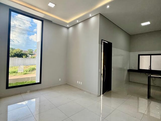 Casa com 200m² 3 quartos e 2 banheiros, à venda, no bairro Cará-cará em Ponta Grossa