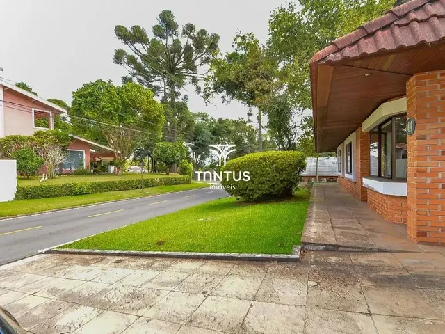 Casa com 931m² 4 quartos e 4 banheiros, para alugar, no bairro Orleans em Curitiba