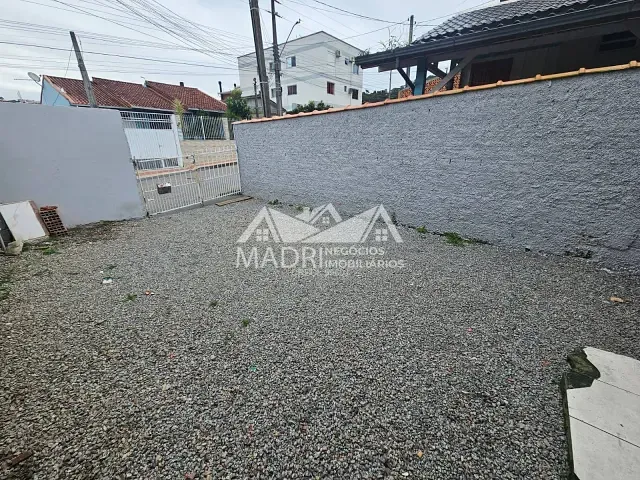 Casa 2 quartos e 1 banheiro, para alugar, no bairro São Sebastião em Palhoça