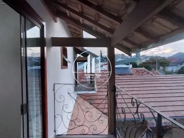 Casa com 300m² 3 quartos e 3 banheiros, à venda, no bairro Jardim Floresta em Pouso Alegre