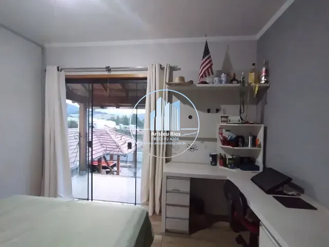 Casa com 300m² 3 quartos e 3 banheiros, à venda, no bairro Jardim Floresta em Pouso Alegre