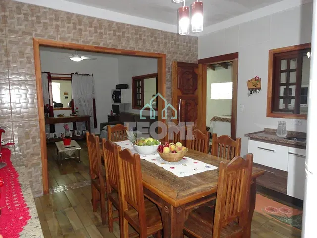 Casa com 260m² 2 quartos e 2 banheiros, à venda, no bairro Chácara Belo Horizonte em Taubaté