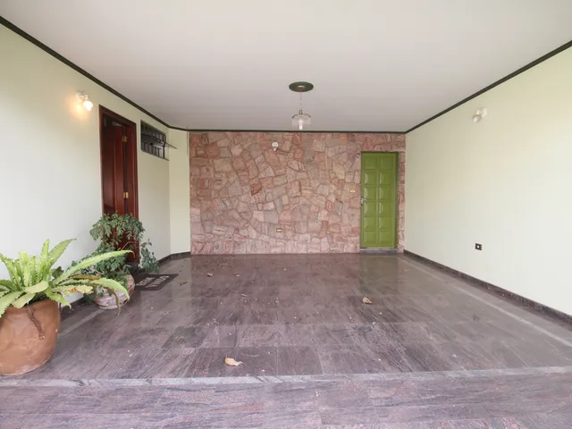 Casa com 300m² 3 quartos e 4 banheiros, para alugar, no bairro Jardim Nova São João em São João da Boa Vista