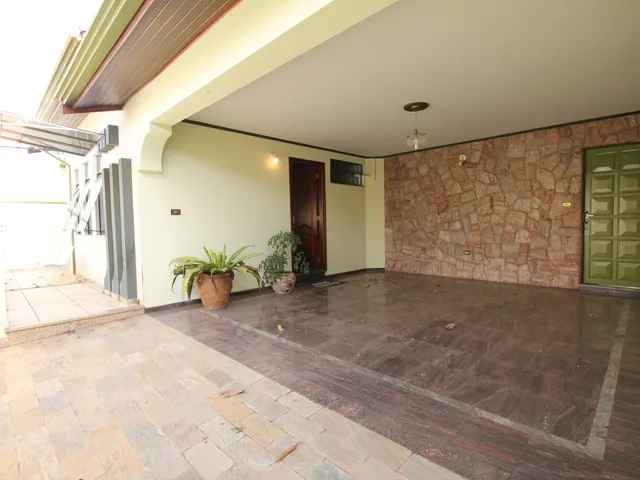 Casa com 300m² 3 quartos e 4 banheiros, para alugar, no bairro Jardim Nova São João em São João da Boa Vista