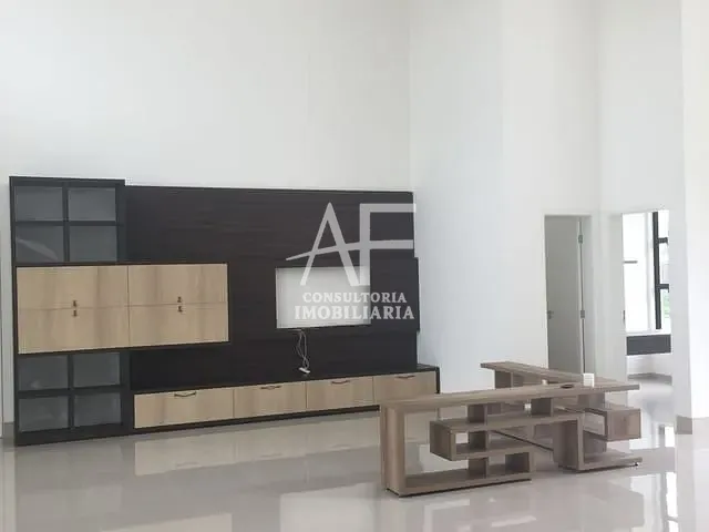 Casa com 543m² 3 quartos e 5 banheiros, à venda ou para alugar, no bairro Quiririm em Taubaté