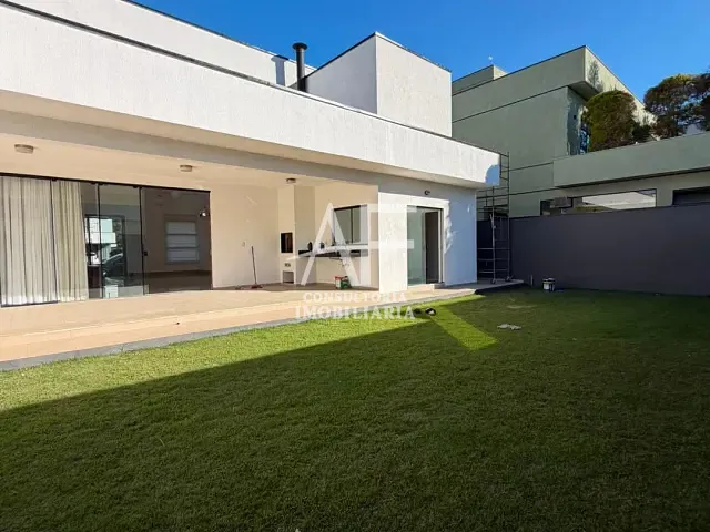 Casa com 543m² 3 quartos e 5 banheiros, à venda ou para alugar, no bairro Quiririm em Taubaté